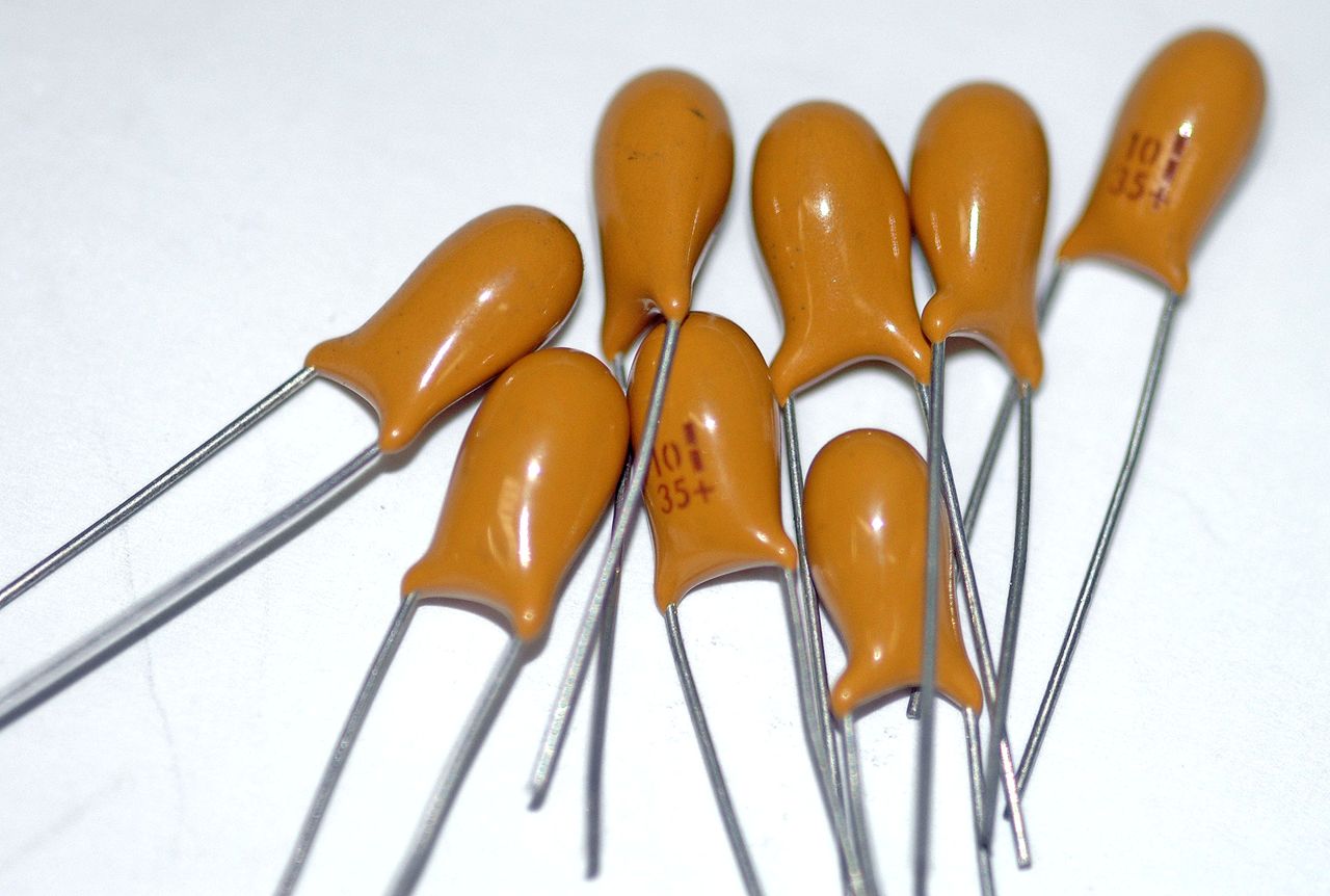 TANTALUM CAPACITOR