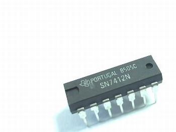 7412: 14P Triple 3 input NAND Gate (O.C.)
