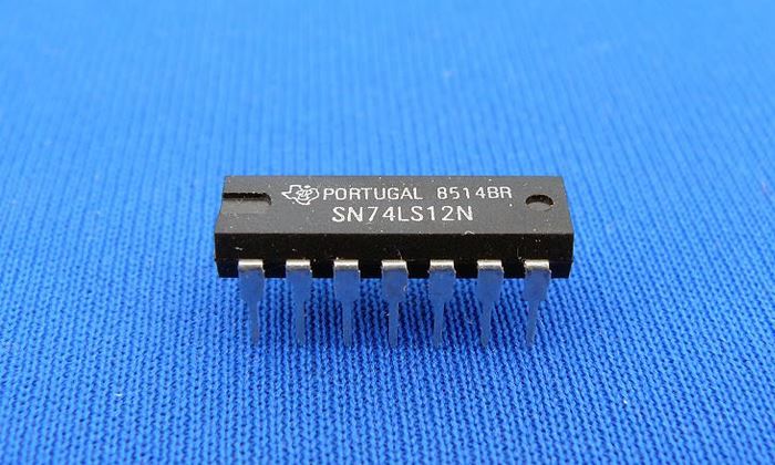 74LS12: 14P Triple 3 input NAND Gate