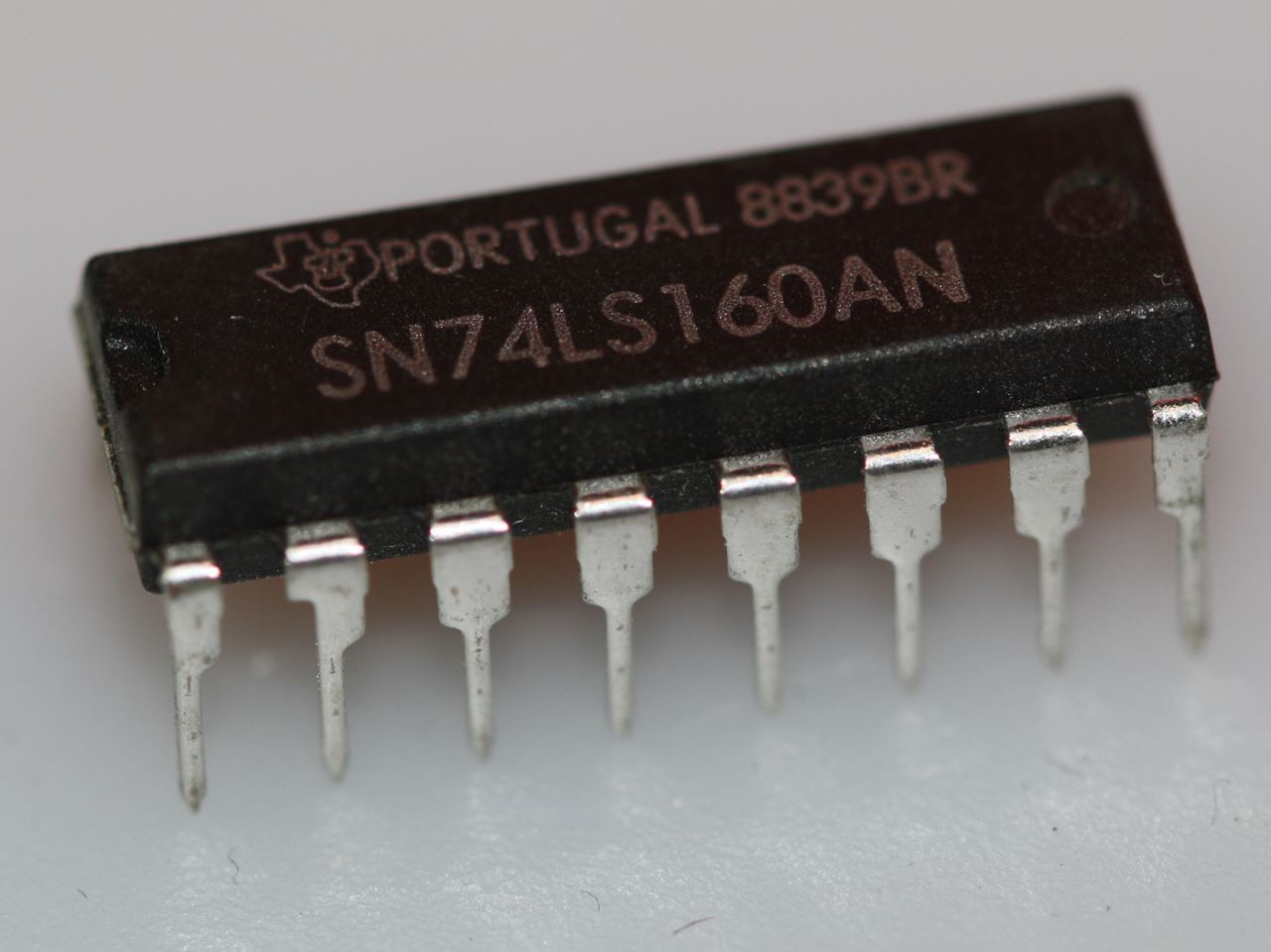 74LS160: 16P 4 Bit Decade Counter W/ Direct Clea